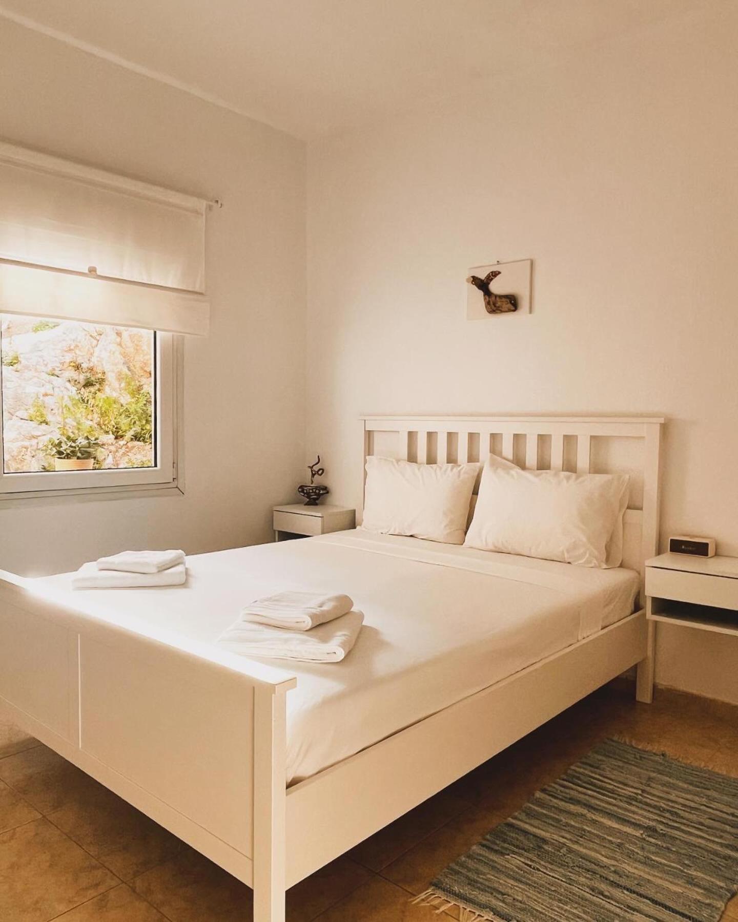 Lucy'S Guest House Skiathos Town Exterior photo